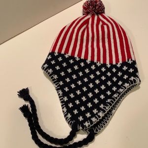 UNISEX AMERICAN FLAG THEMED KNITTED HAT.